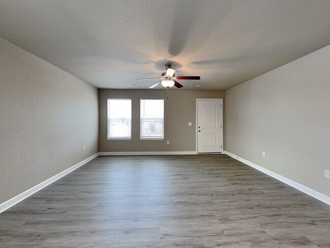 Foto del edificio - 108 SW Marigold St