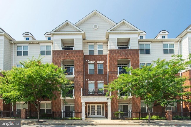 Foto del edificio - 350 W Elm St