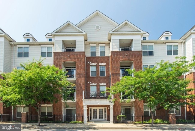 Building Photo - 350 W Elm St