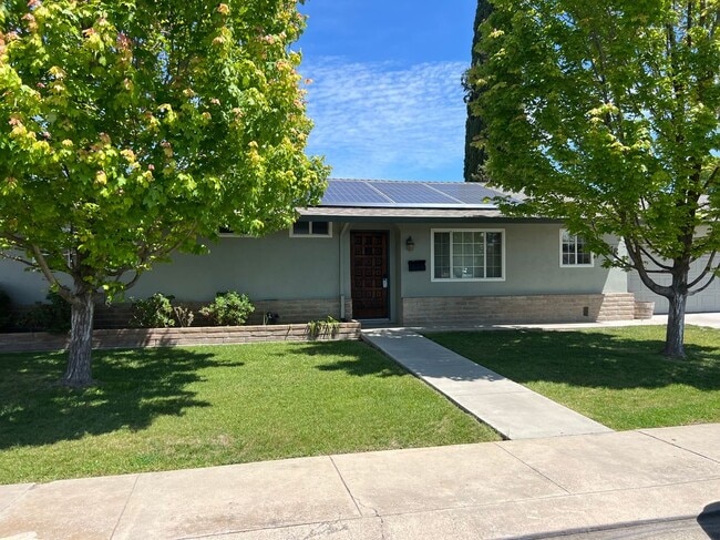 Building Photo - 618 Madsen Dr
