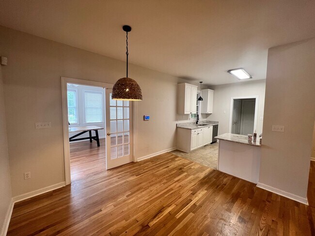 Foto del edificio - 5881 Hidden Oaks Ln