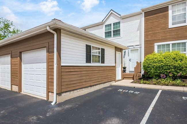 Building Photo - 5052 Stoneybrook Blvd