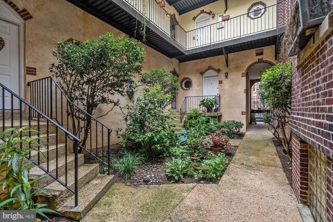 Central Courtyard - 1849 Kalorama Rd NW