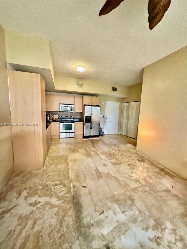 Foto del edificio - 1350 NW 8th Ct