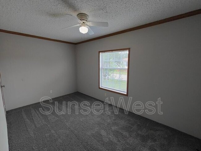 Building Photo - 613 Sunshine Dr