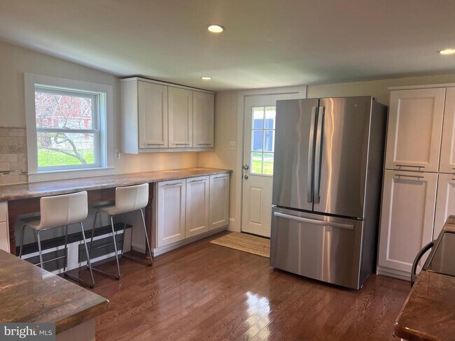 Foto del edificio - 114 Gough Ave