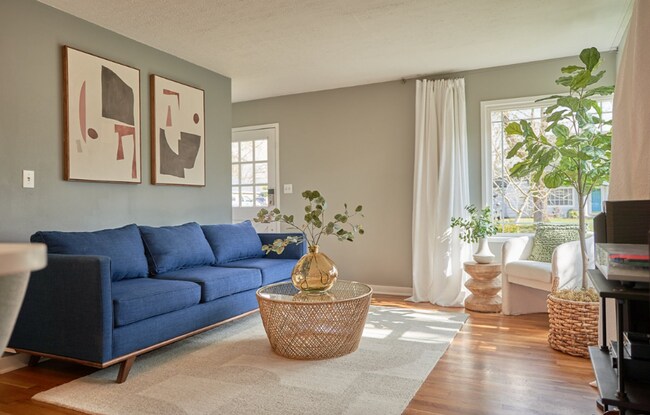 Building Photo - Charming Bungalow Downtown Vancouver With ...