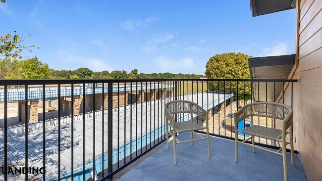 Foto del edificio - 1225 E Pleasant Run Rd