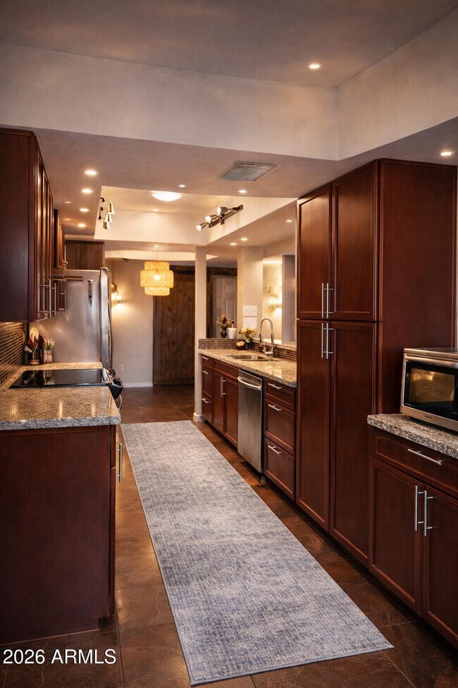 Building Photo - 7800 E Lincoln Dr