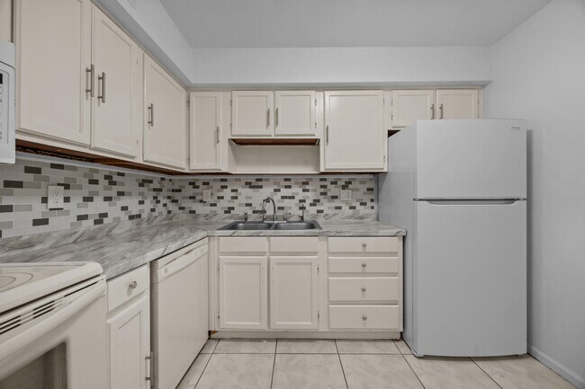 Foto del edificio - 9905 Pineapple Tree Dr