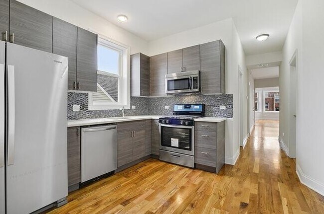 Foto del edificio - 4941 W Jackson Blvd