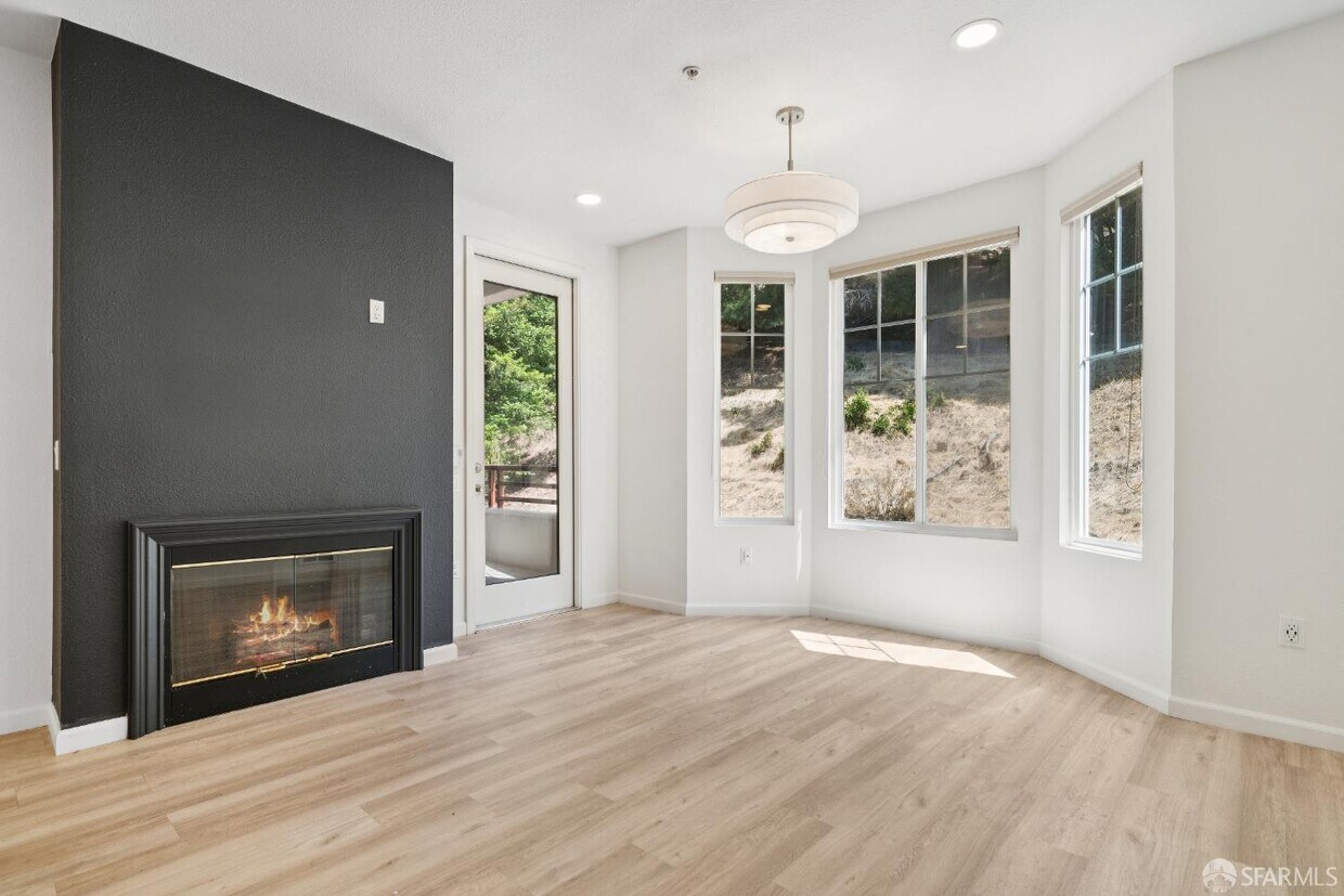 Foto principal - 200 Caldecott Ln