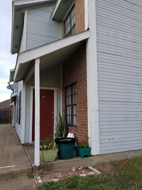 Building Photo - 1102 Verde Dr