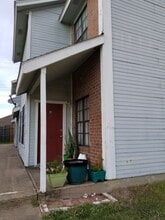 Building Photo - 1102 Verde Dr