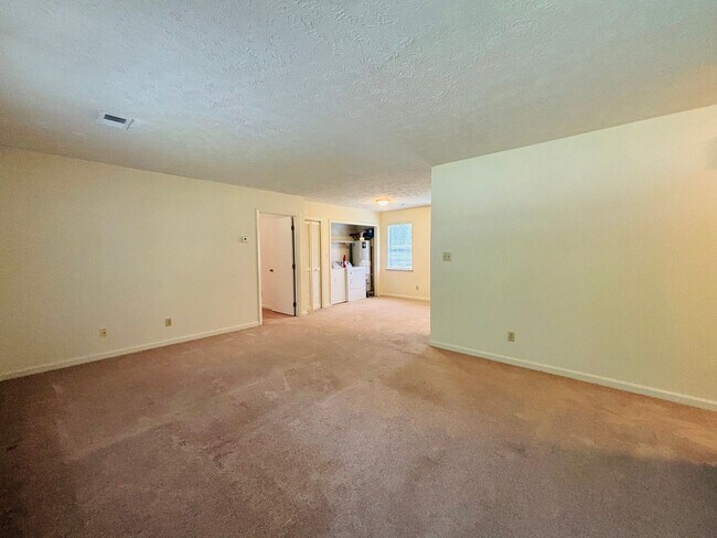 Foto del edificio - Available NOW* 3 Bedroom, 2 Bath Duplex