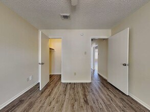 Building Photo - 6946 Maple Fox Dr