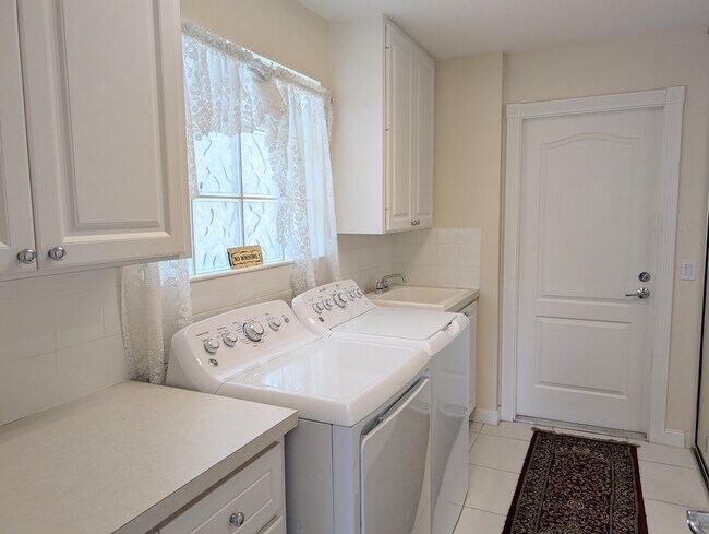 Building Photo - 7715 Pesaro Dr