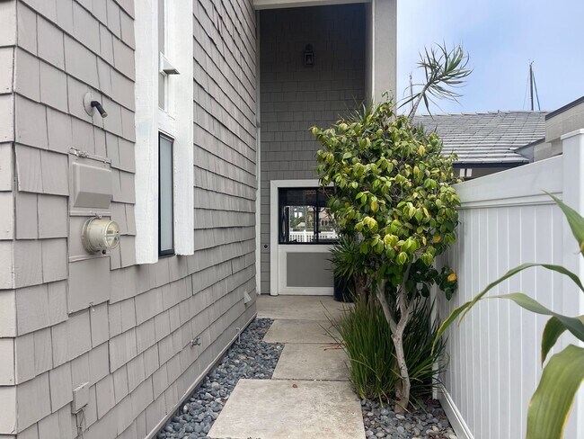 Foto del edificio - Beautifully Updated Spacious 3 Bed 3 Bath ...