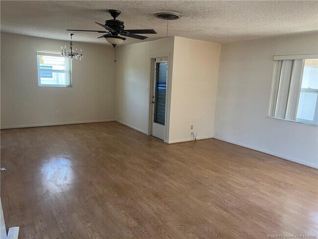 Foto del edificio - 1467 SE Andrews St