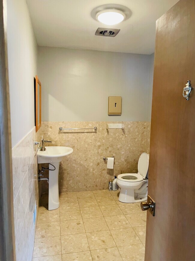 Bathroom - 4725 W Fullerton Ave