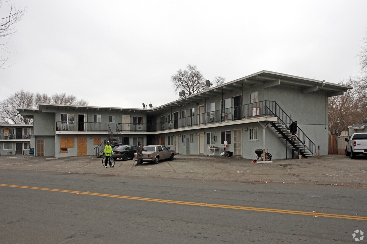 Primary Photo - 2562 Traction Ave