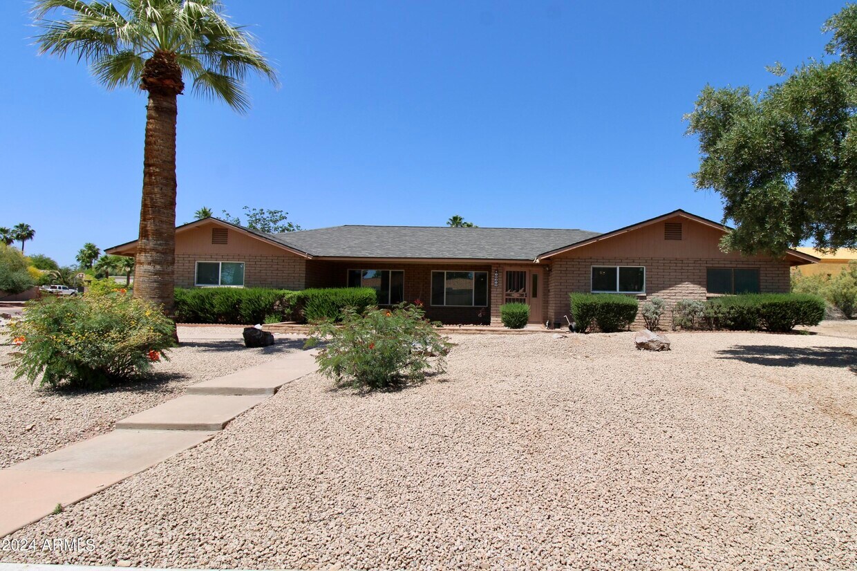 Foto principal - 10312 E Cactus Rd