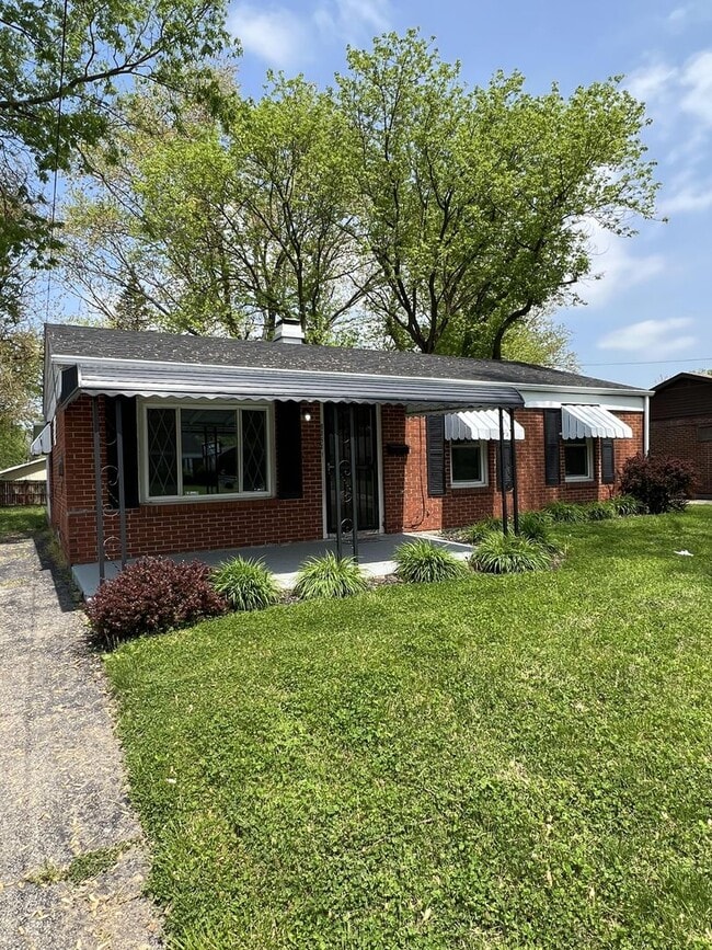 Building Photo - Charming Single Family in Dayton!