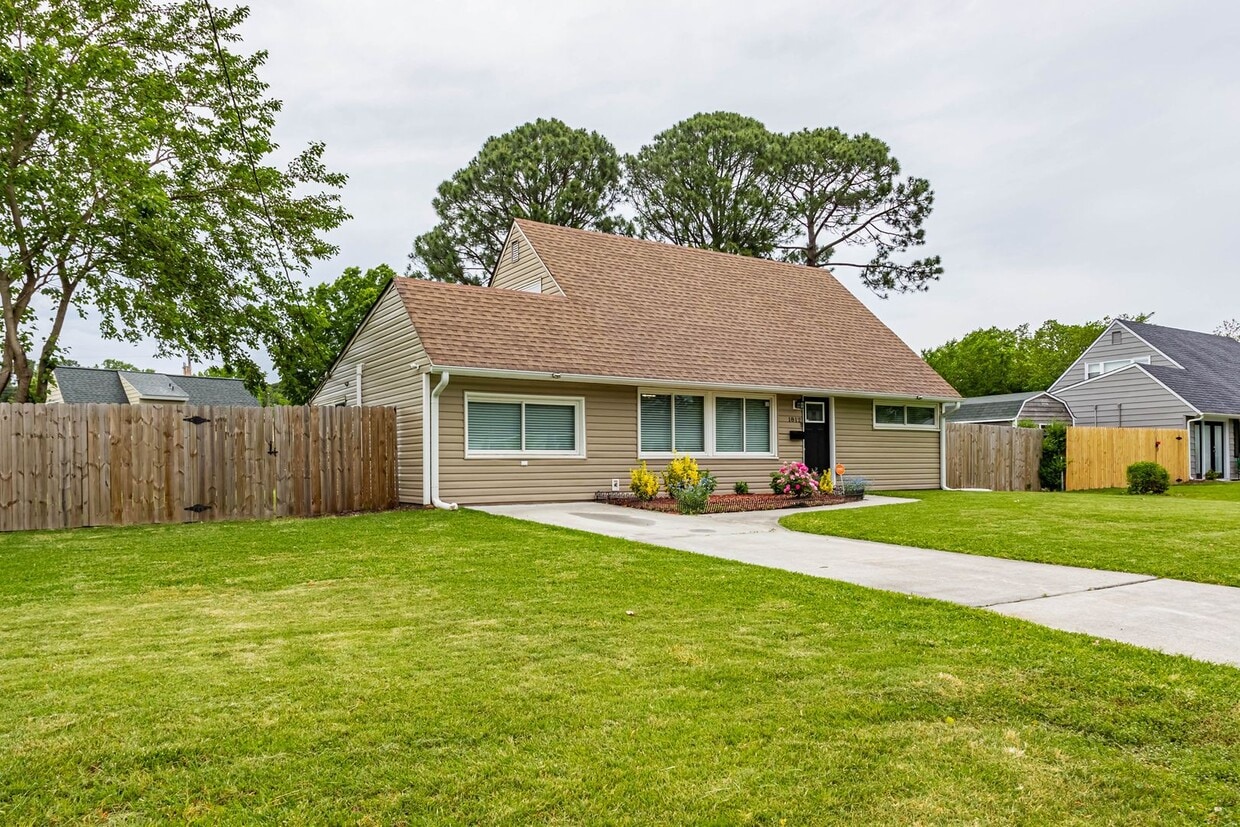 Primary Photo - Norfolk Updated Home