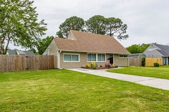 Building Photo - 1812 Meadow Lake Dr