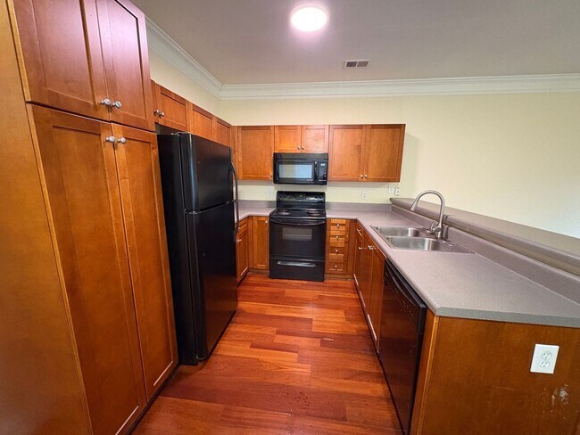 Foto del edificio - PRE-LEASING FOR AUGUST 2026!