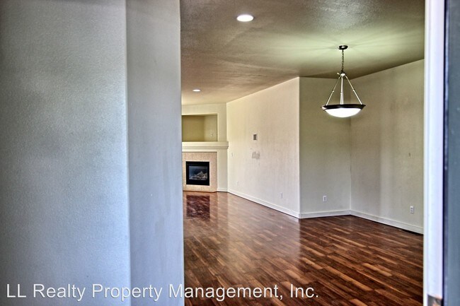 Building Photo - 3 br, 2 bath House - 701 Canary Circle