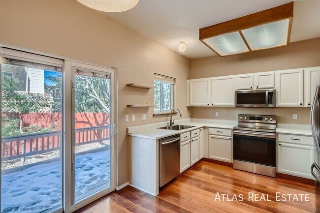 Foto del edificio - 4827 Ardley Dr