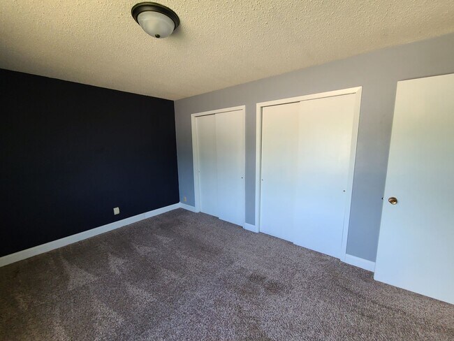 Building Photo - 4932 DuBois Dr