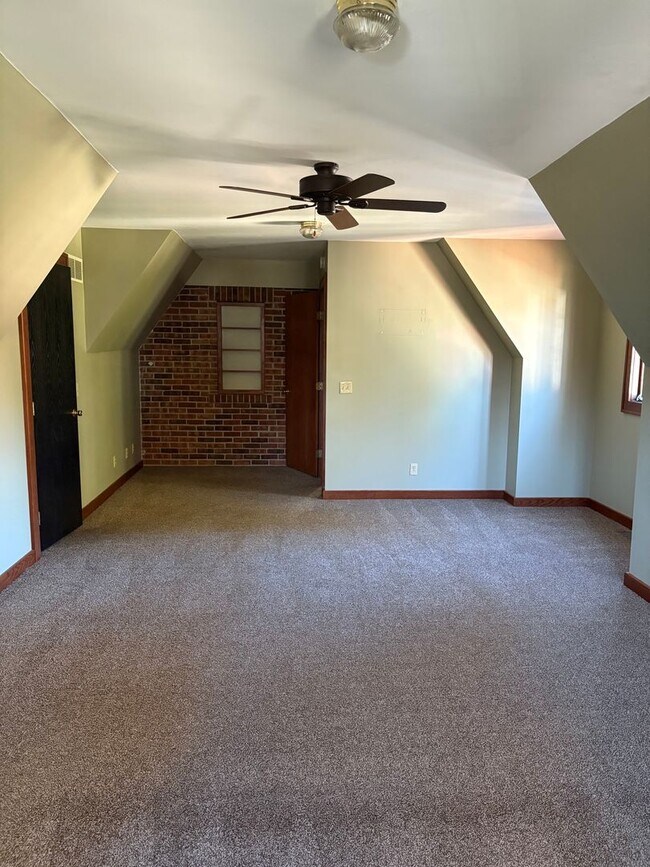 Foto del edificio - Large 4 bedroom Home for Rent