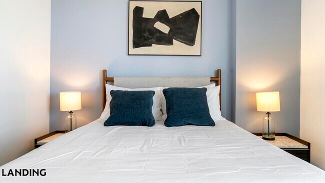 Building Photo - 513 S Damen Ave