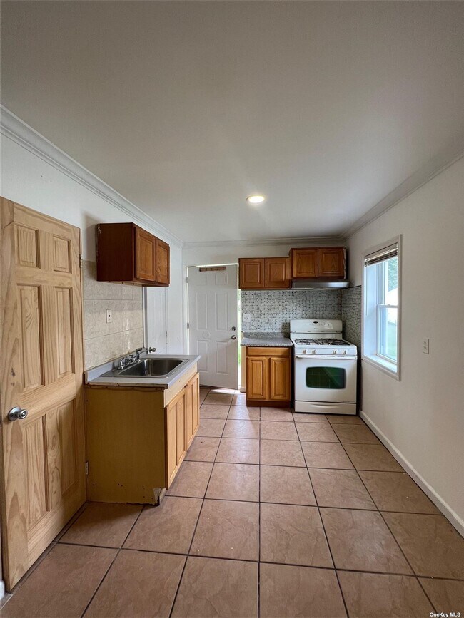 483 Prospect Ave, Central Islip, NY 11722 House Rental in Central