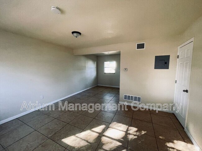 Foto del edificio - 1081 S Deleon Ave