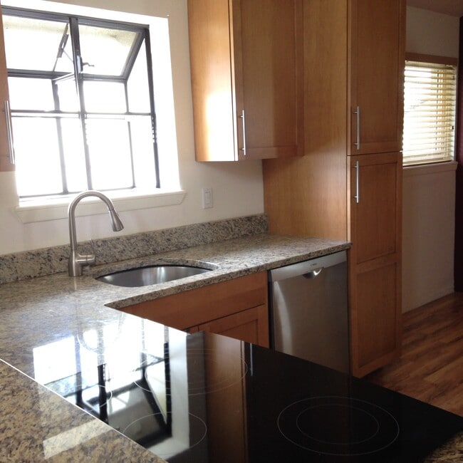 Building Photo - 7911 Countryside Dr
