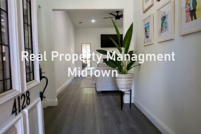 Building Photo - Charming Home Centrally Located in the DFW