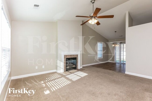 Building Photo - 5810 Sycamore Glen Rd