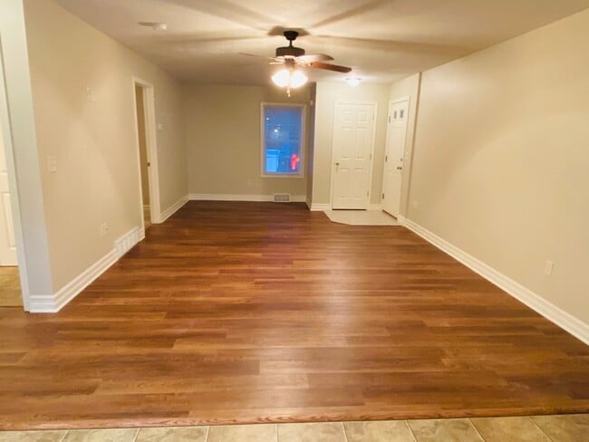 Spacious great room w/ closet - 5233 North St