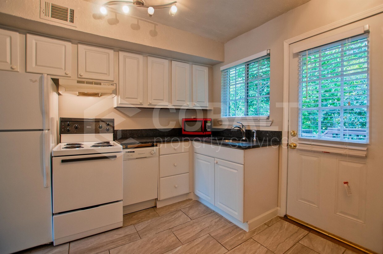 Foto principal - 493 North Highland Avenue Northeast