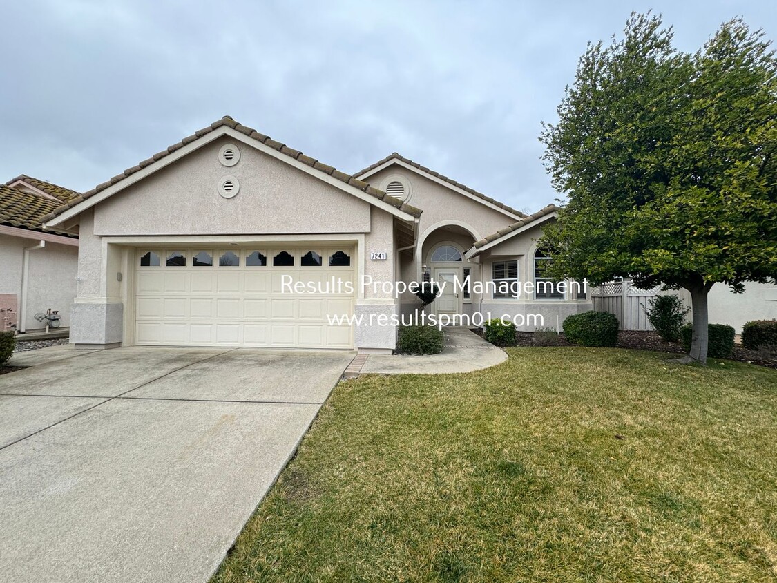 Foto principal - Charming 2 Bed 2 Bath Sun City Roseville 55+