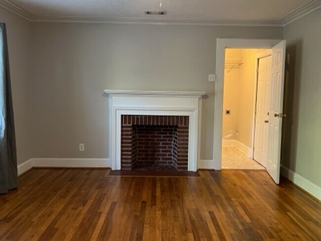 Building Photo - Adorable 3 Bedroom/2 Bath Home located in ...
