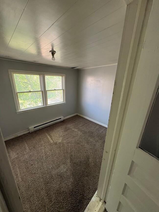 Building Photo - 2 bedroom 1 bathroom apartment