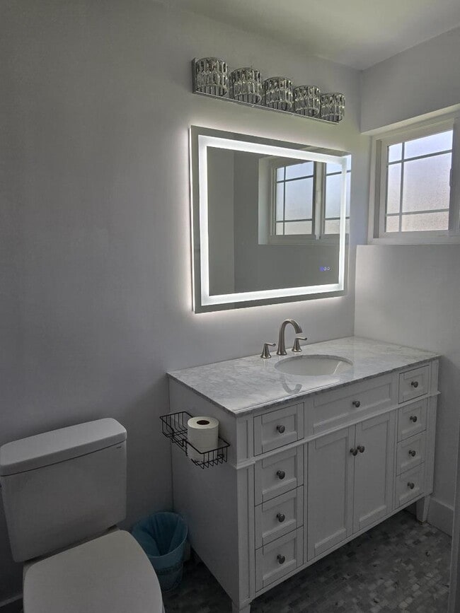 Foto del edificio - 1916 W Cambridge Ave