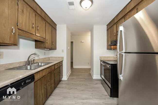 Building Photo - 6208 Stoneyridge Dr