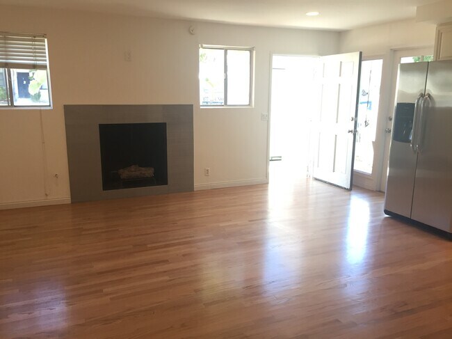 Building Photo - 3603 Mentone Ave