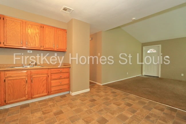 Building Photo - 8302 Woodhurst Dr