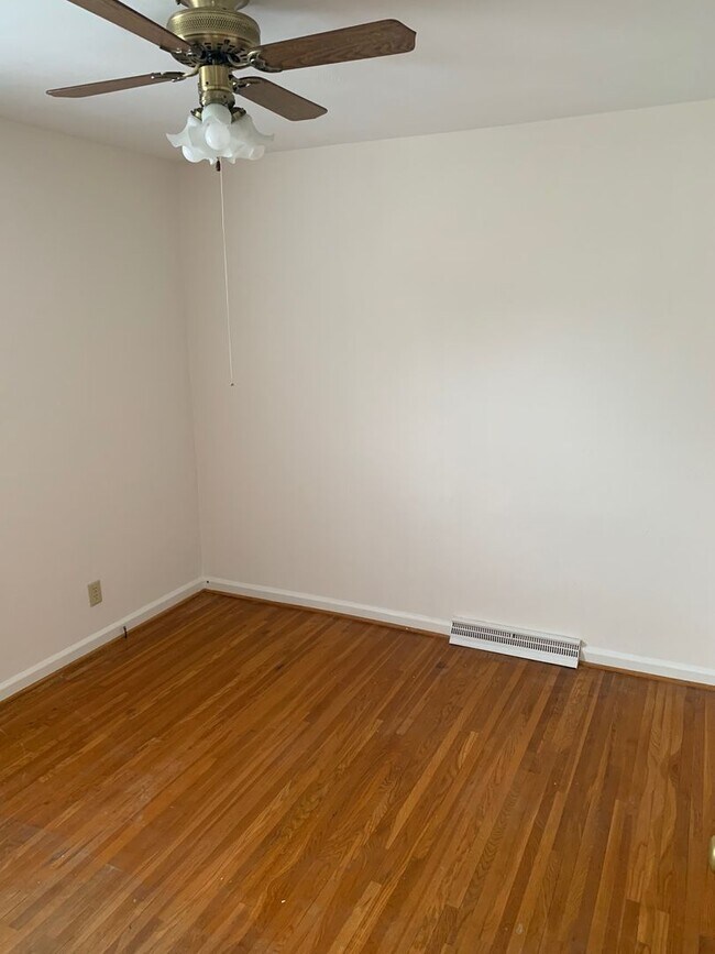 Building Photo - 3 Bedroom home in great neighborhood!
